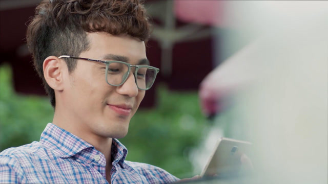 微微一笑:二喜跟曹光汇报咖啡的近况,这两人的互动还挺甜啊