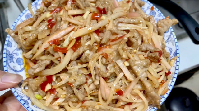 泡萝卜炒肉丝,小时候的味道!开胃又下饭