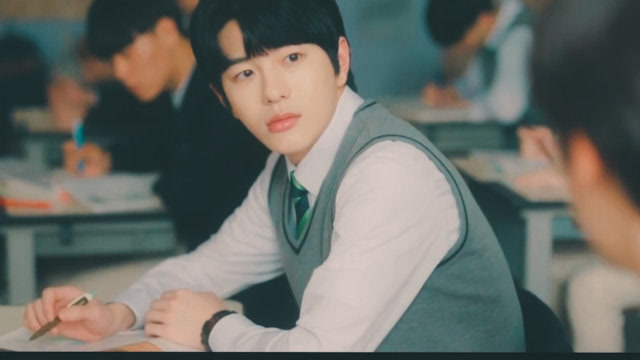 男主重返18岁,和儿子女儿一起上学,这感觉也太微妙了吧