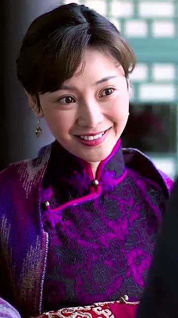 听说很多人是从这部《少帅》开始喜欢柳岩的,被赞"最美表嫂" ,风姿