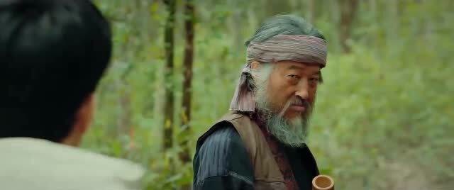 终极笔记吴邪装鬼吓人被盘马老爹识破拿刀追着他砍