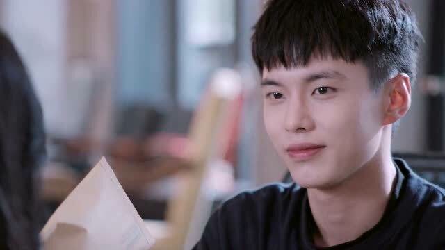 最动听的你:乔易白虞欢汉服秀恩爱,俩人郎情妾意的,好浪漫!