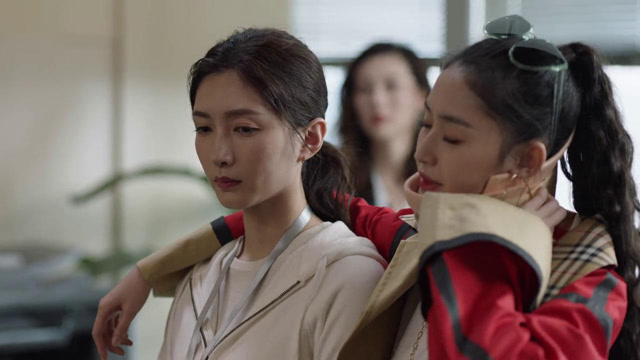 叶依依帮王漫妮解燃眉之急,王漫妮成功追回债,功夫不负有心人