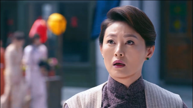 新猛龙过江:女儿要上台演讲,夫人渴望橱窗里的礼服,没钱替女儿买一套