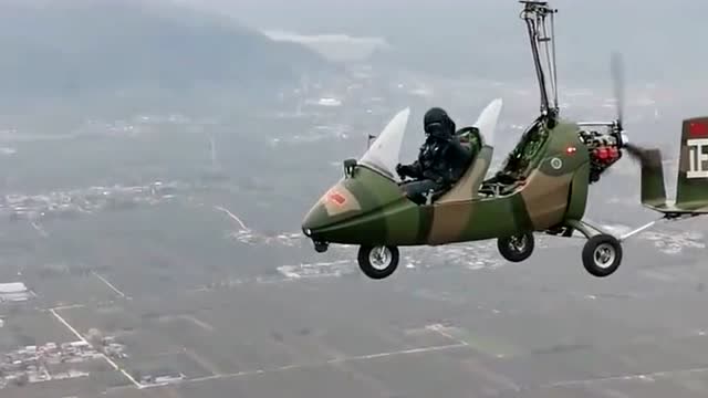 空中无意拍到,这一幕把我看愣了,真正的空中三蹦子!