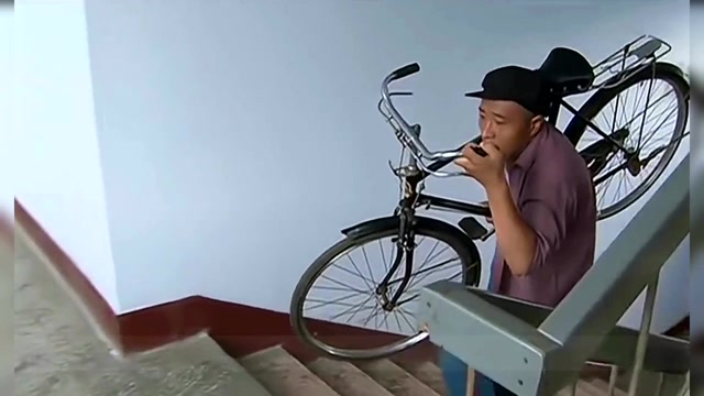 赵四骑自行车的名场面,也太搞笑了吧