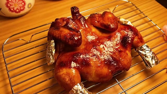 鲜嫩多汁的奥尔良蜜汁脆皮烤鸡,好吃到舔手指