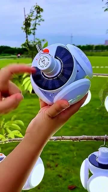 太阳能充电足球灯,家里户外都能用