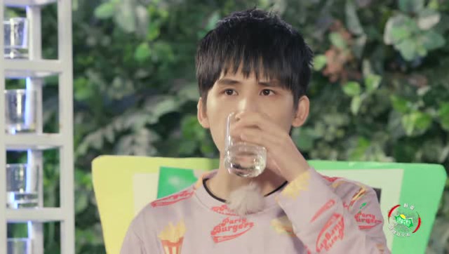 雪碧爽辣环节:大张伟运气爆表无人敌,密子君喝怪味饮料喝到绝望