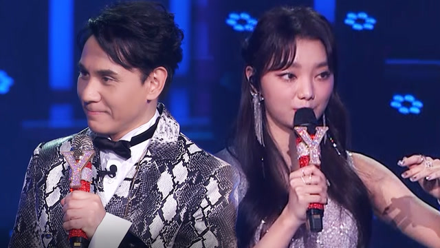 【舞台】李紫婷黄凯芹合唱粤语经典《晚秋》,唯美如梦