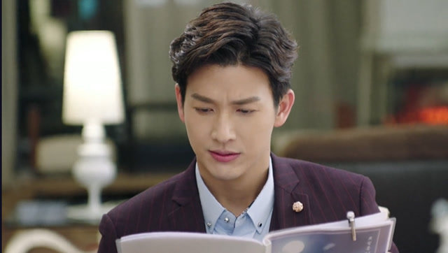 《逆袭之星途璀璨》第40集03:段承轩看着苏橙的戏本,居然吃醋了