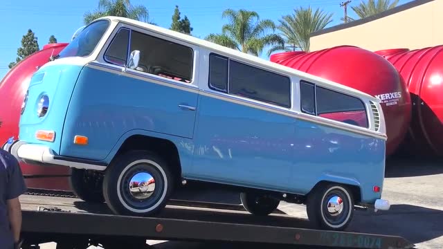 大众经典面包车 实拍1971年蓝色type 2