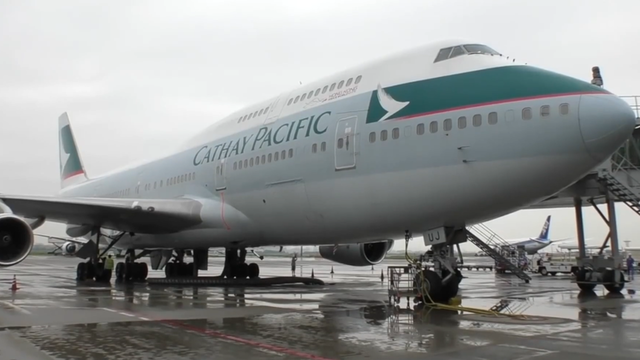 国泰航空波音747-400維港低空告別飛行,一代空中女王退役