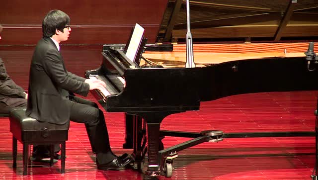 邹翔 | 利盖蒂钢琴练习曲no.15《白键上的白键》