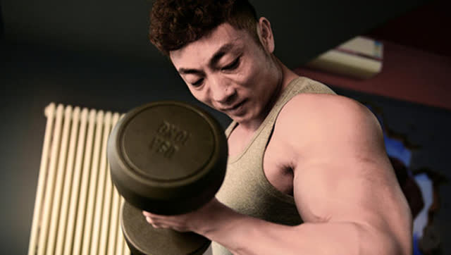 抄表员苦练健美6年 逆袭肌肉美男