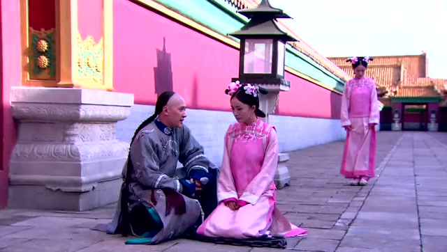 杨幂跪铁链子,冯绍峰居然在嘲笑人家,哪有你这样子的人啊