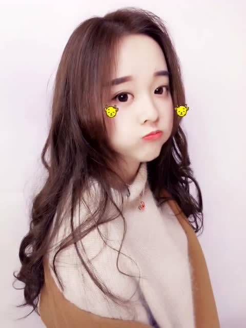 00后的小表妹越长大越可爱了,觉得有点像那个明星了