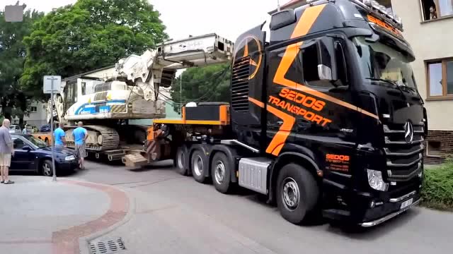 价值80万的奔驰大拖车!一般司机都不敢开!就因为驾驶室很高级