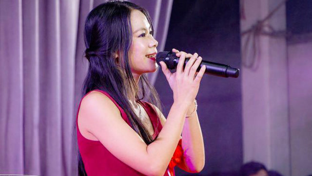 潮汕歌手韩儿重阳节期间参加三场慈善义演现场视频