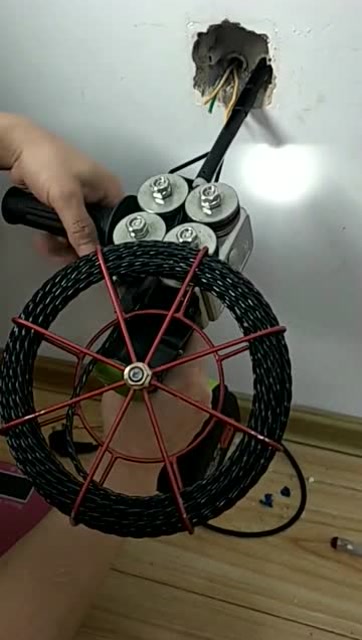 电工拉线一直是一项繁琐的体力活,有了这个神奇,让拉线不在困难