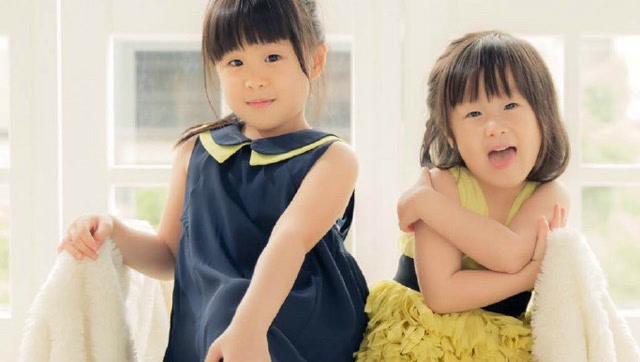 蜜蜜香香两姐妹互相分享 超有爱