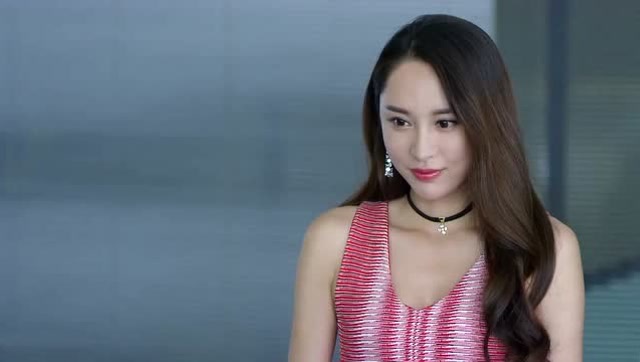 南宫琉璃向帅哥汇报工作,并因为昨天的事向他道歉