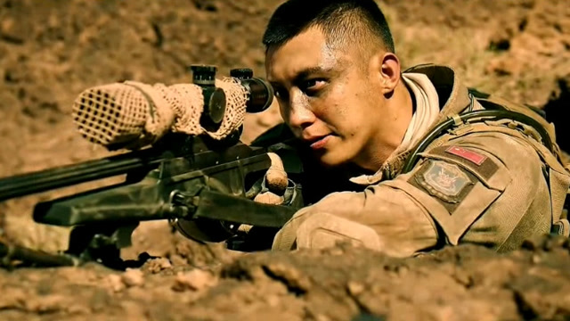 红海行动:狙击手顾顺精准打击敌方,看得胆颤心惊