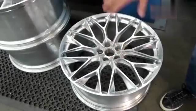 兰博基尼的轮毂是如何生产的?看完锻造过程才知道啥叫精益求精