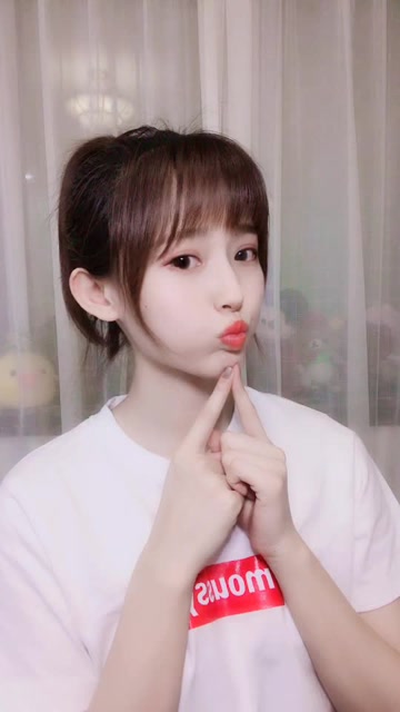 头头拍拍肩肩拍拍头肩拍拍原来微视可以添加贴纸呢有意思