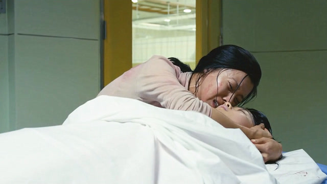 四分钟看完犯罪电影《不哭妈妈》,母亲用自己的方式为女儿讨回公道