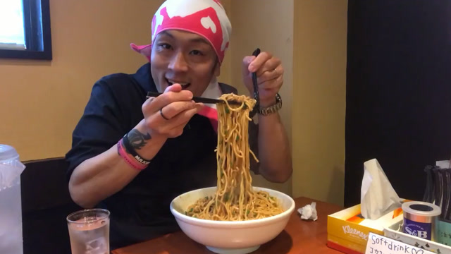 日本大胃王,连吃两大碗面条,这大嘴真能吃,看着真过瘾