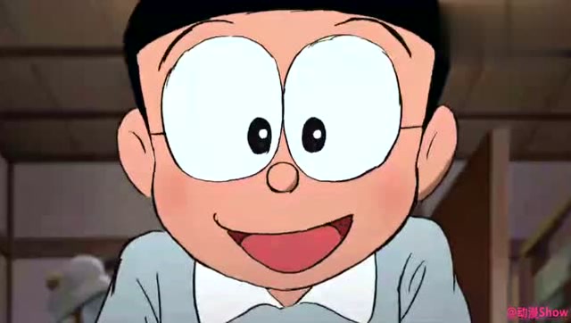 大雄用法宝把恐龙化石恢复了原始面貌,没想到哆啦a梦也吓一跳