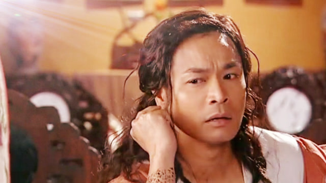 云罗郡主不按套路出招,成是非被打的满地打滚,没有还手余地