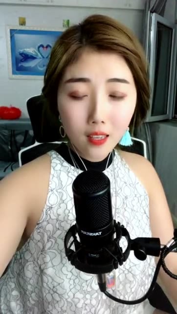 最近赵四的侄女火爆了,没想到唱歌如此好听,颜值还这么高!