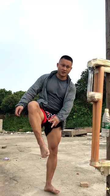 高手在民间,大伙看看这腿功是不是真功夫!