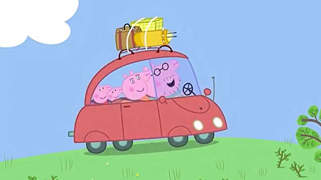 猪爸爸开车带着去游玩,车顶上放满了东西