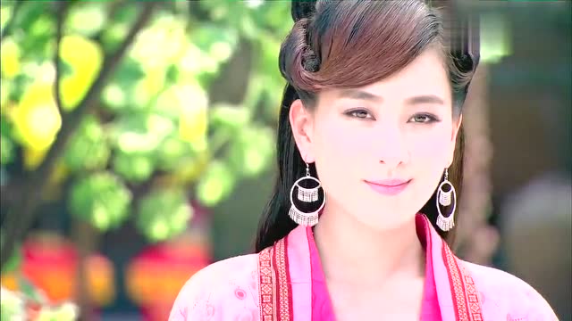 卓一航为练霓裳买了许多干饼,练霓裳见了饼后,一掌打伤了卓一航