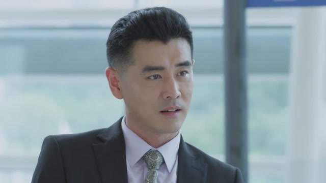 程友信机场接儿子,没想只有他一人不见妻子身影!