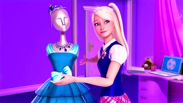 《芭比之公主学院》布莱尔端咖啡姿势不正确,她以为自己在当服务员