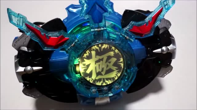 《罗布奥特曼》终极形态合体变身实物炫酷展示!"极限罗布水晶"