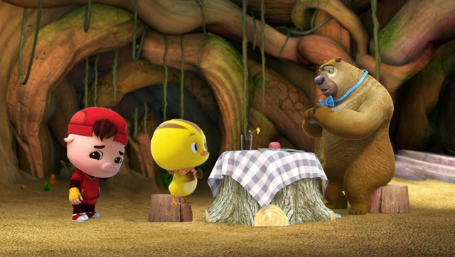 熊出没熊二请萌鸡小队麦奇吃饭,猪猪侠却吃光了所有的食物