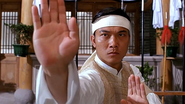 电影片段:他来精武门踢馆,却不他精武门弟子那么厉害