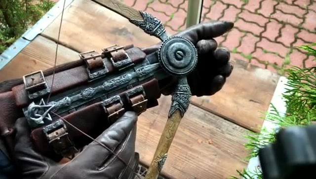 袖剑中的幻刃最原始形态是没有机关触发的