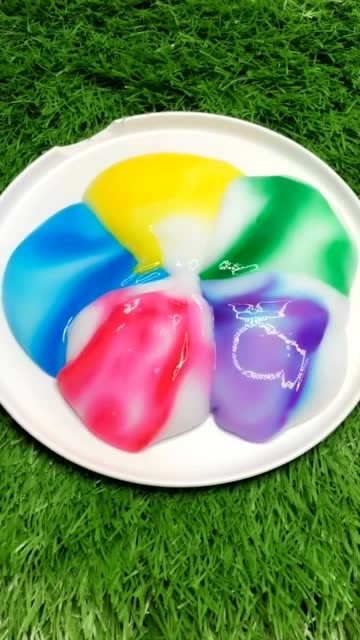 超漂亮的五彩史莱姆混合,一块一块放在盘中,混出来的样子会怎样?