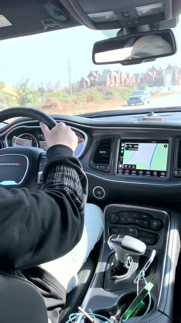 开车路上的奇遇,支持这位小哥哥,正能量满满