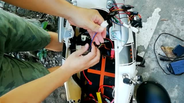 中科信通电动车gps定位器防盗报警器安装使用说明