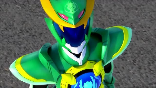 神兽金刚4:叶辉龙魂觉醒变身青龙超人,可惜被霸天魔龙逃跑了!