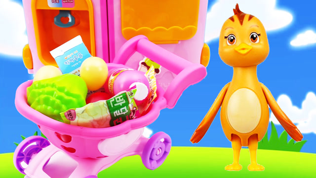 萌鸡小队美佳妈妈购买食物布置冰箱