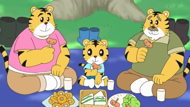 可爱巧虎岛:爷爷,爸爸和巧虎吃东西动作一样,真是一家人啊