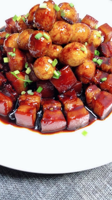 红烧肉烧鸽子蛋